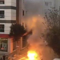 Pendik’te Park Halindeki Otomobilde Yangın Çıktı